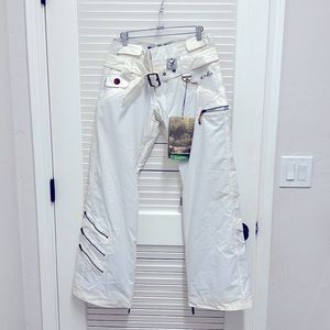Oakley Gretchen Bleiler Signature Series women’s snowboard pants. Never worn.